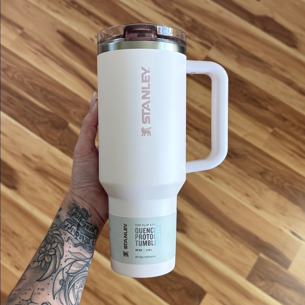 Stanley light pink flip straw 40 oz Tumbler